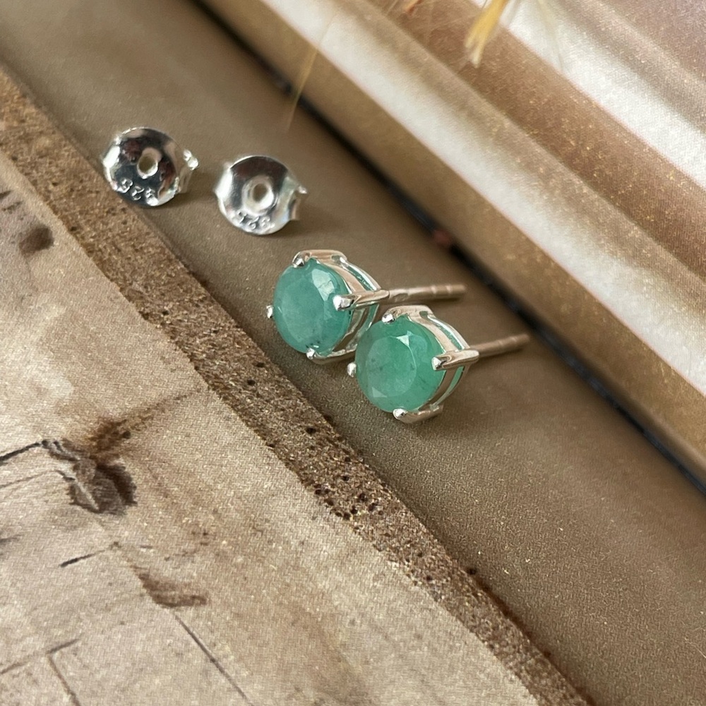 925 Sterling Silver Natural Emerald Stud Earrings!!  “Royal Delicacies” - Picture 13 of 17